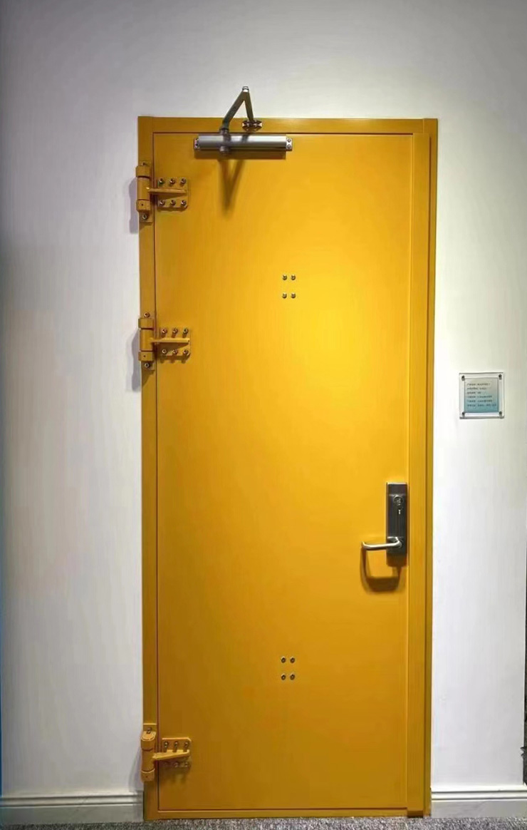 �������L���T