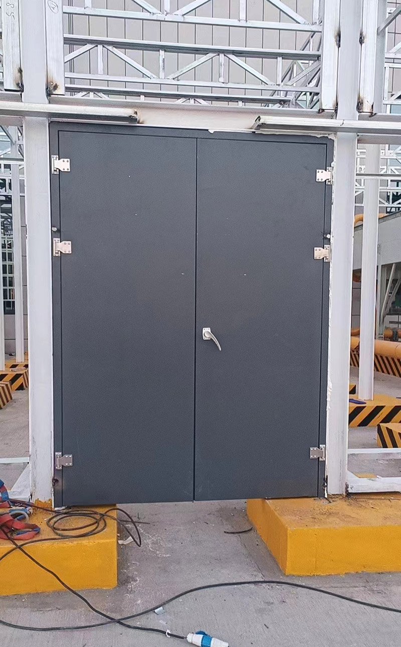 ��������T